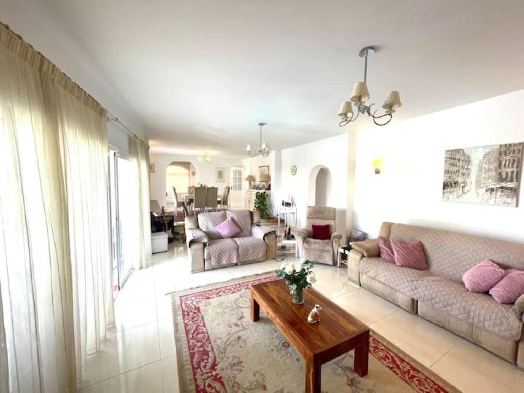 Flores De Cabopino Villa *